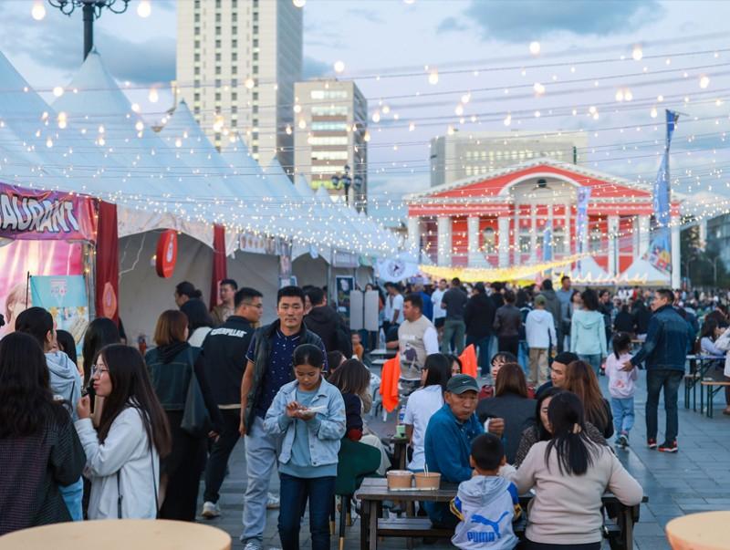 Сүхбаатарын талбайд “UB Food festival 2023” болж байна