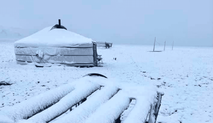 Шаардлагагүй тохиолдолд замд гарахгүй байхыг анхааруулж байна