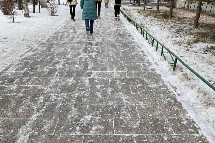 Хотын төвийн зам, талбайг боржин чулуугаар солих ажилд төсөвлөсөн байсан 45.6 тэрбумыг танаж, 22 тэрбум болгожээ