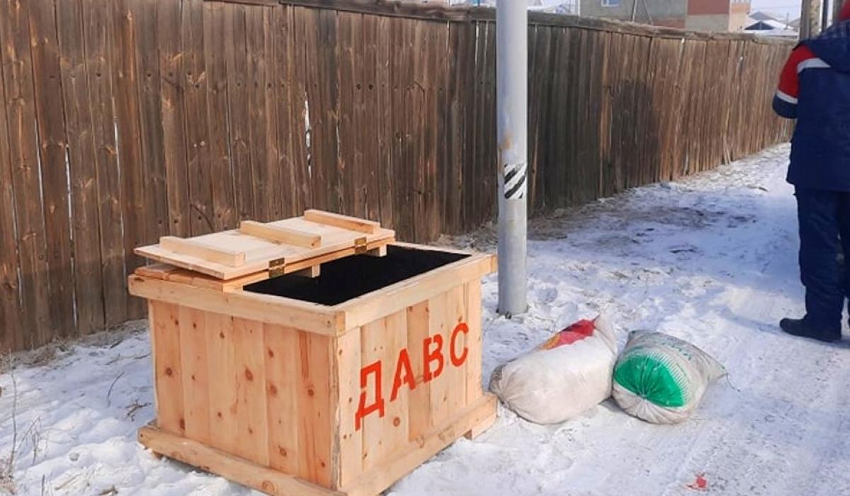 Хан-Уул дүүргийн халтиргаа ихтэй зам талбайд давстай авдрууд тавьжээ 