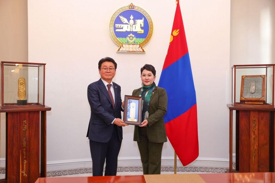 Foreign Minister Receives Ambassador of the Republic of Korea to Mongolia