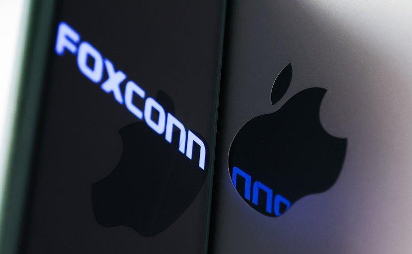 Foxconn компанийг мөрдөн шалгаж эхэлжээ